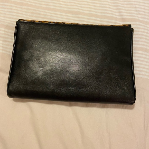 Leather leopard clutch with faux fur - Picture 2 of 10